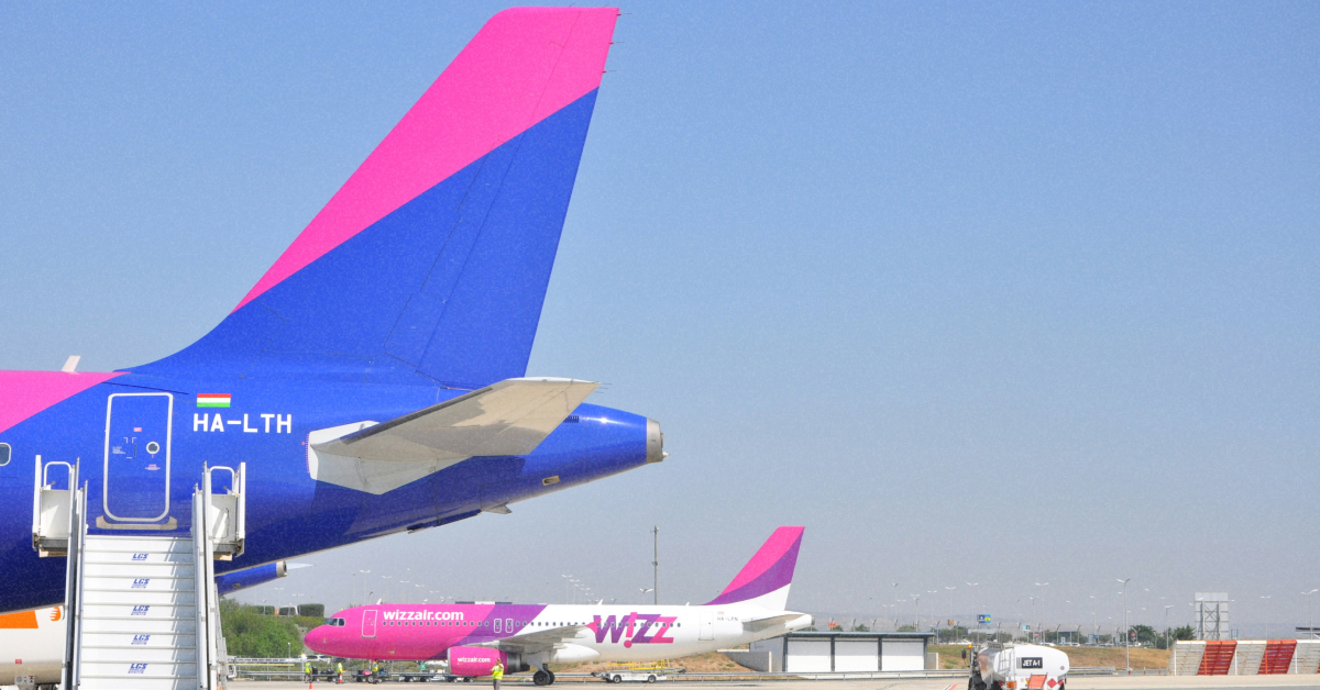 Літак Wizz Air Airbus A321neo у фірмовій лівреї