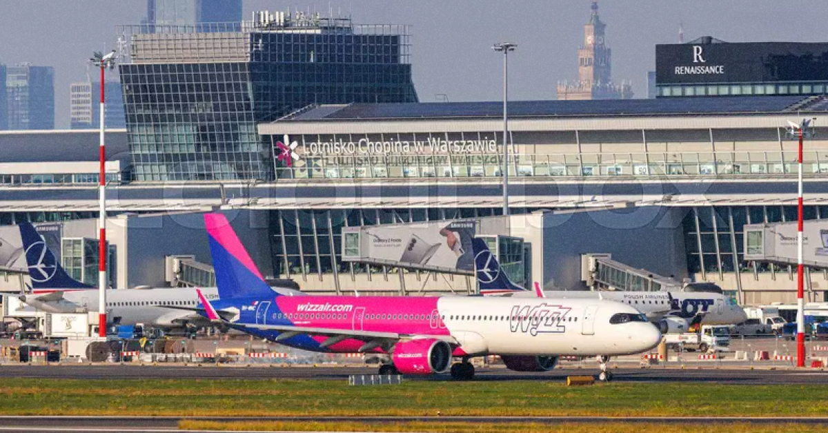 Літак Wizz Air готується до зльоту в аеропорту Варшава-Шопен