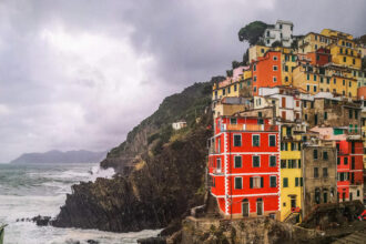 Взимку туристи можуть об’їздити потягом Національний парк Чінкве-Терре за €15