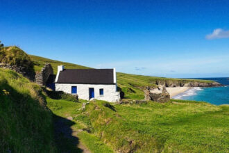 Безлюдний острів в Ірландії шукає двох доглядачів на сезон 2026