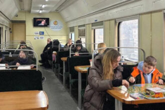 Укрзалізниця відкриває нові пункти незламності та відправляє спецвагони до Польщі