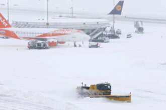 Тисячі туристів в Європі заблоковані через екстримальні морози