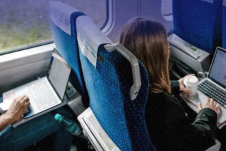 Укрзалізниця запускає платний Wi-Fi у поїздах далекого сполучення