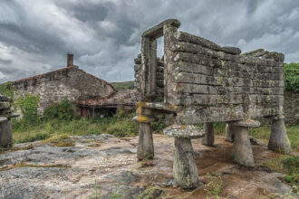 Село за ціною квартири: в Іспанії розпродають покинуте поселення з видом на Атлантику