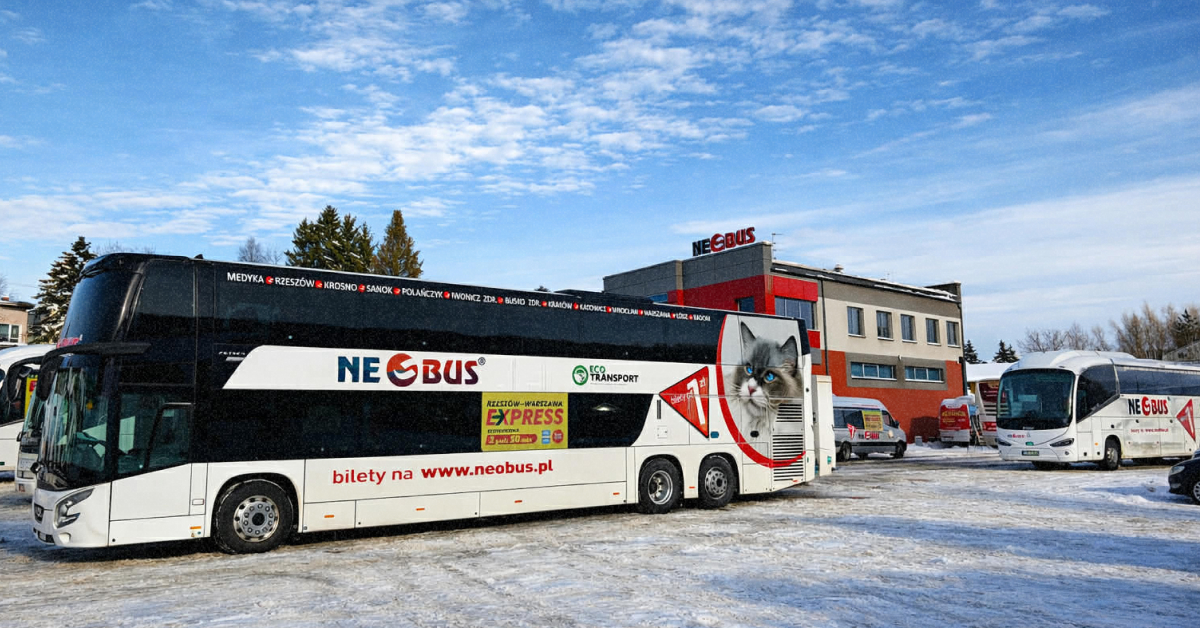 автобус необус на вокзалі зима