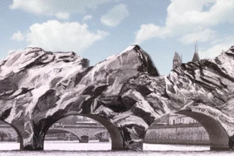 Найстаріший міст Парижа перетворять на гігантську надувну інсталяцію