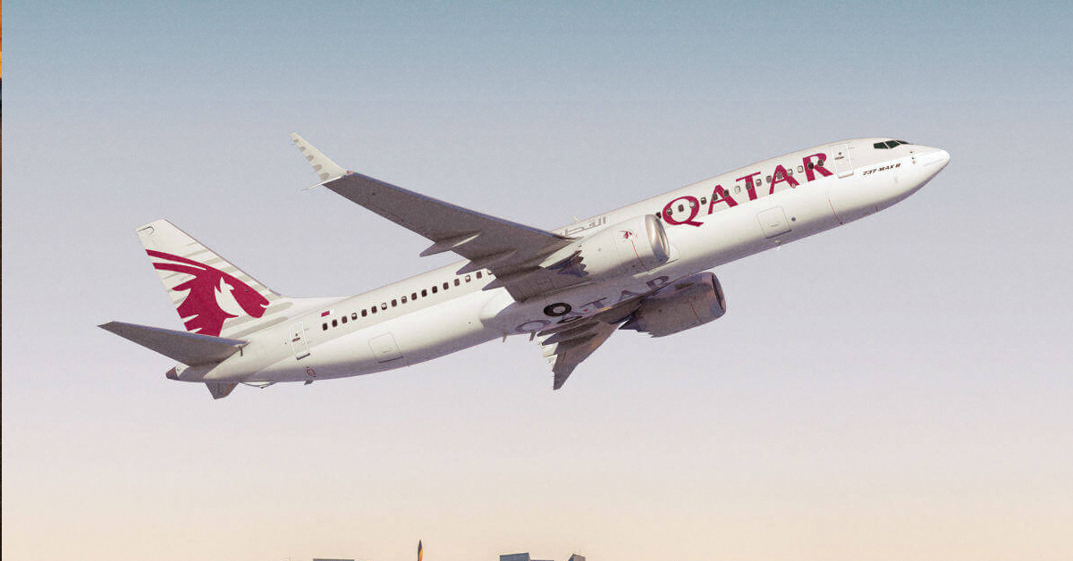 Літак Qatar Airways у небі над Європою