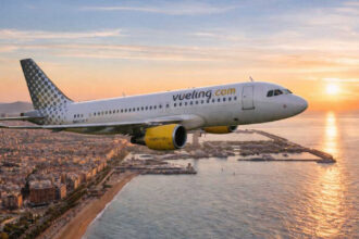 Панорама сонячної Барселони, головного хабу авіакомпанії Vueling