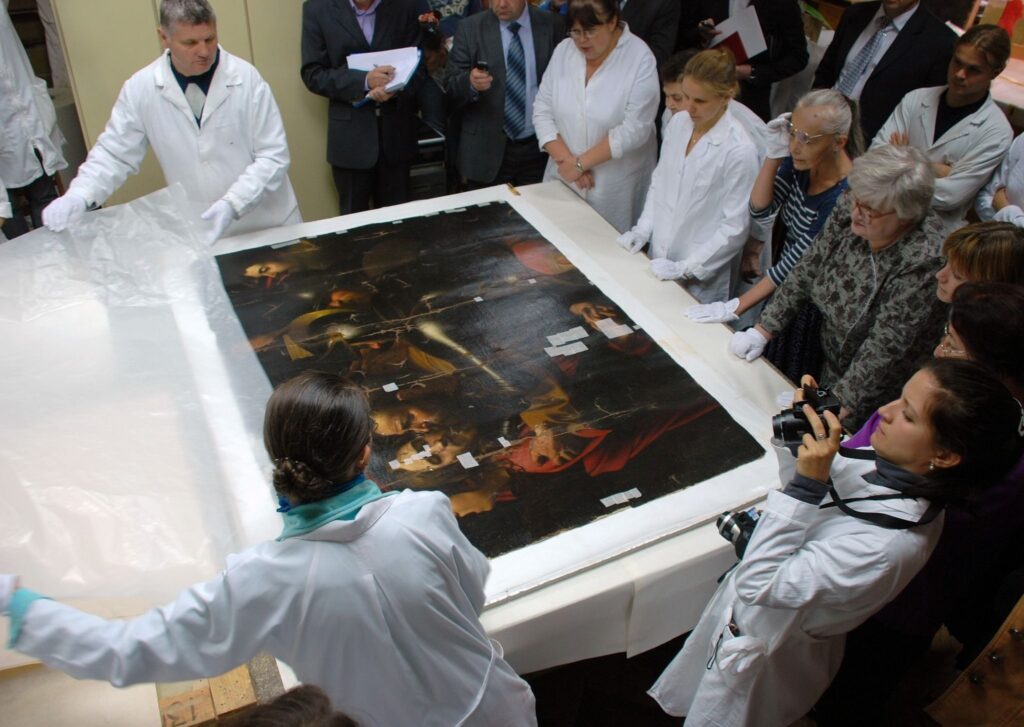 Відреставрована картина Караваджо Взяття Христа під варту в інтер'єрі Будинку митрополита