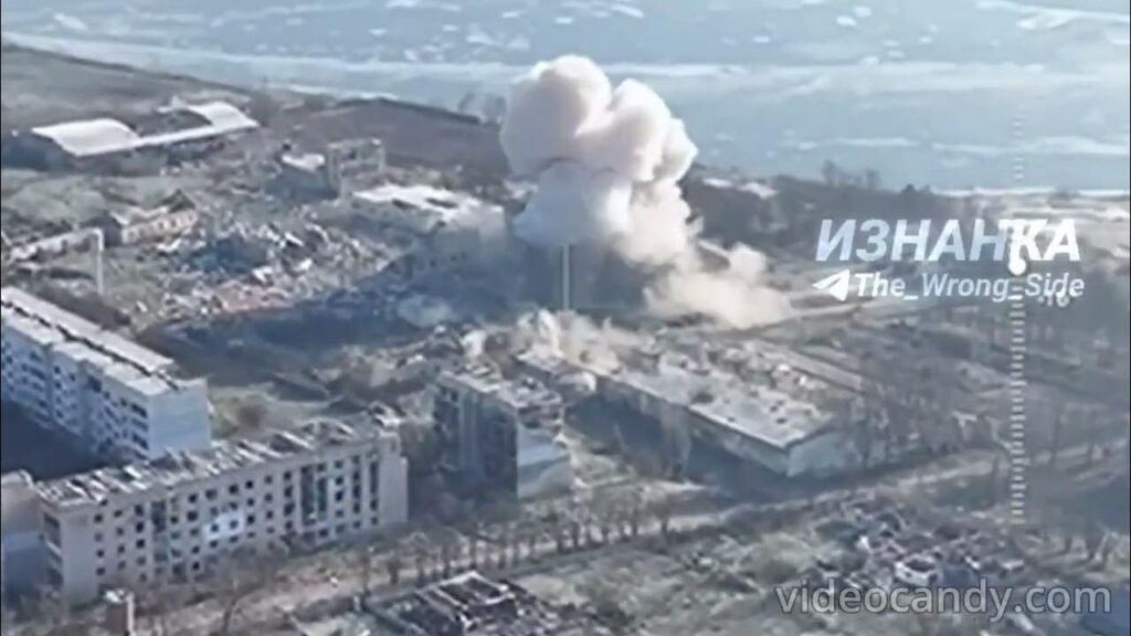 скріншот моменту авіаудару по шато трубецького на херсонщині