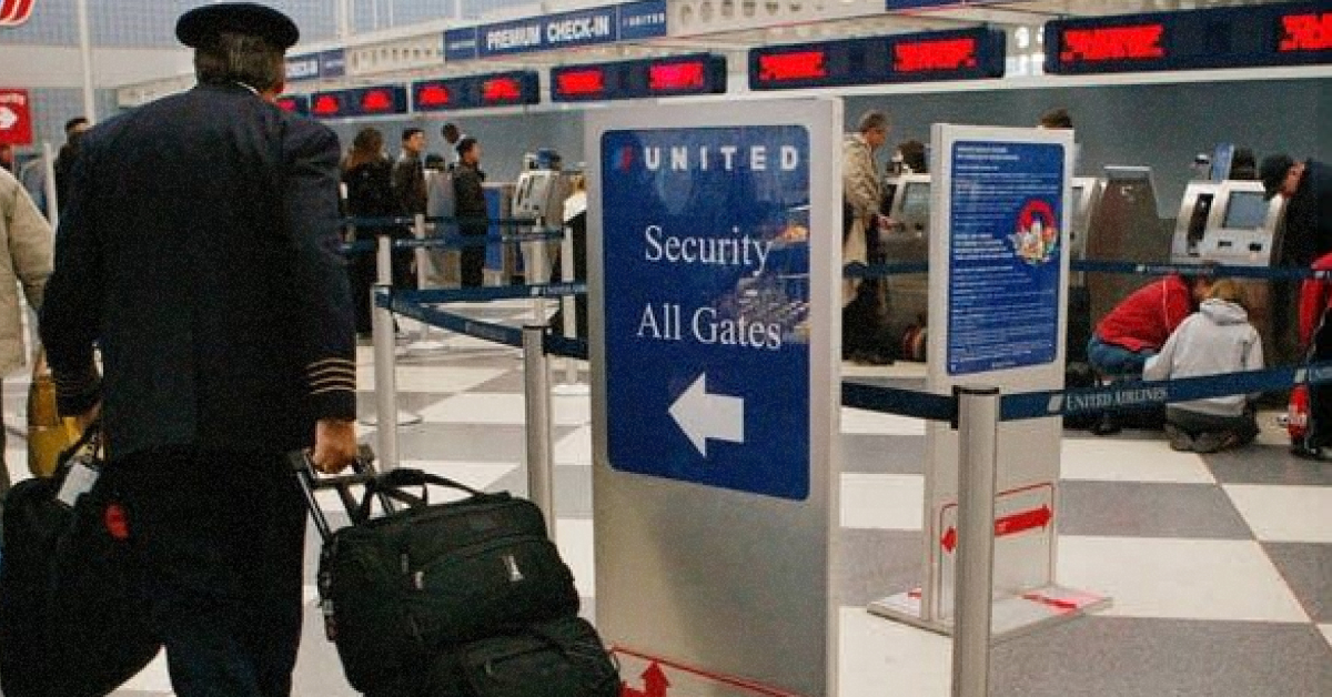 Шахрай Даллас Покорнік: сотні безкоштовних польотів у США 2026