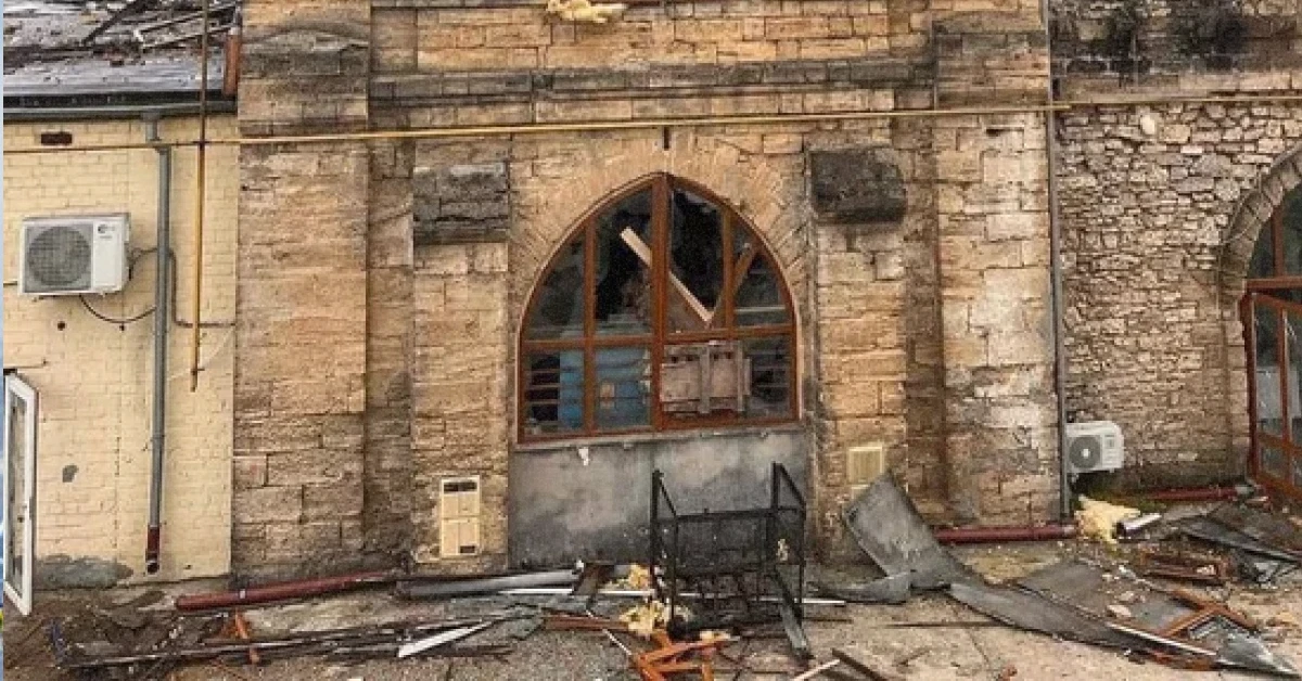 Зруйнована історична будівля виноробні Stoic Winery після авіаудару на Херсонщині