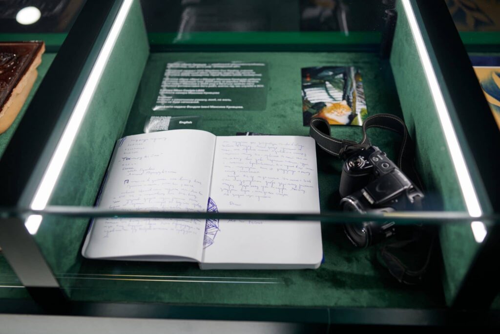 фото проекту виставки культурна валіза на київському вокзалі