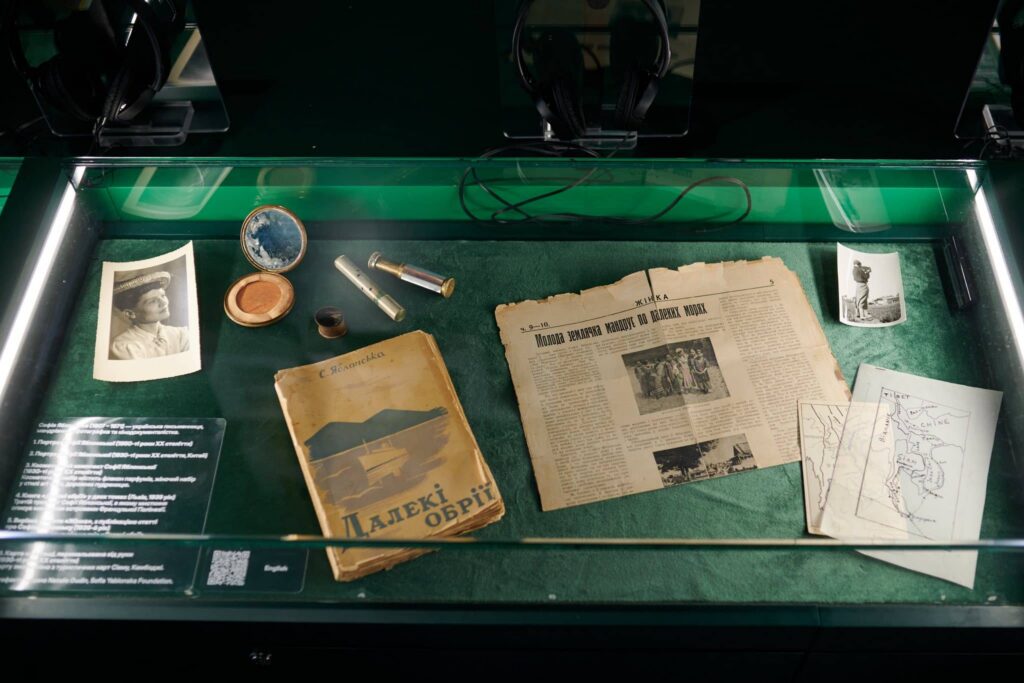 фото проекту виставки культурна валіза на київському вокзалі