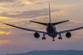 Війна на Близькому Сході провокує стрімке подорожчання авіаквитків