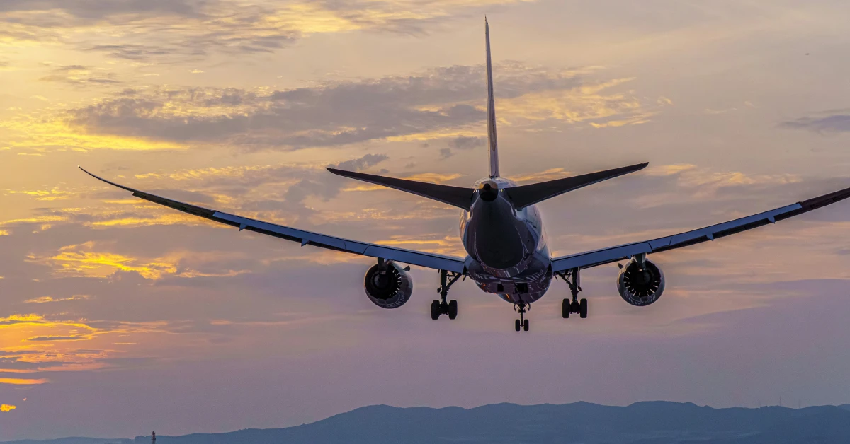 Чому дорожчають авіаквитки 2026: вплив конфлікту в Ірані на авіапальне.