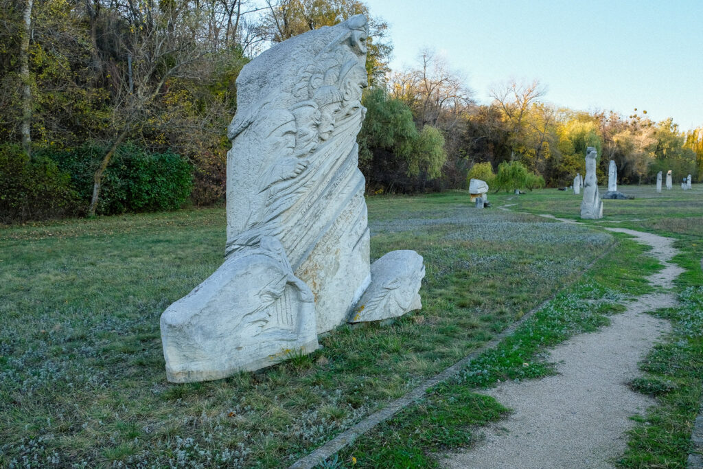 скульптури на Тарасовій алеї в каневі