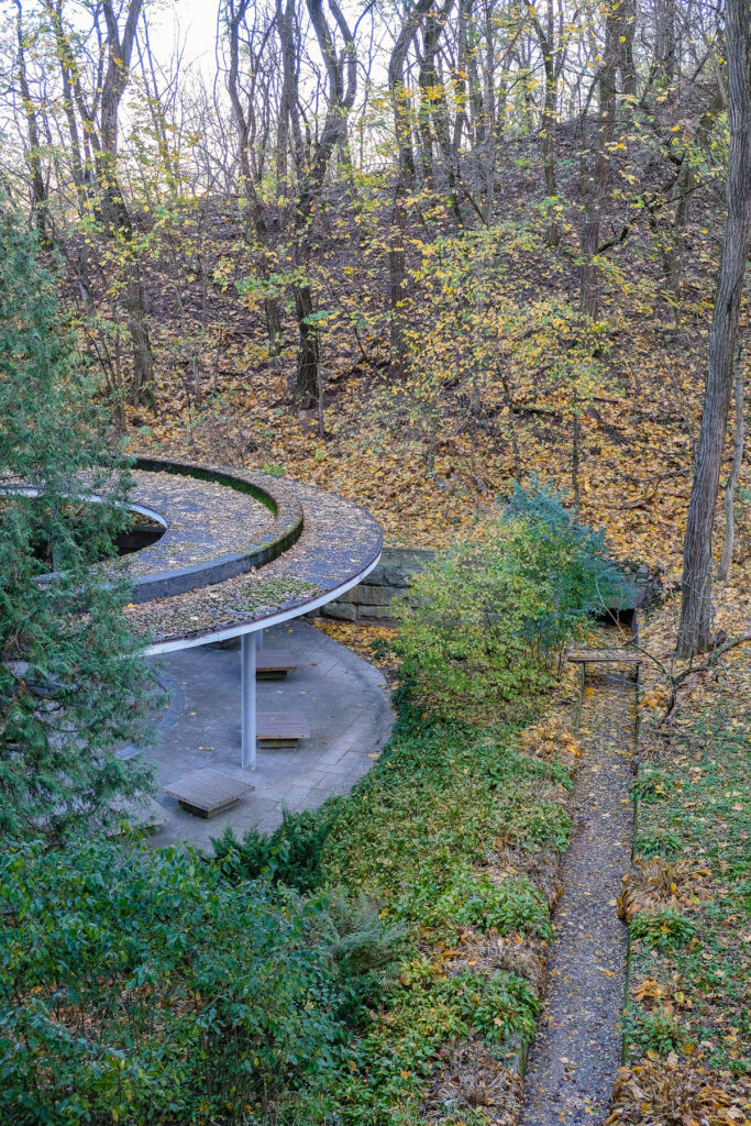 Сходи до музею та могили Шевченка в Каневі