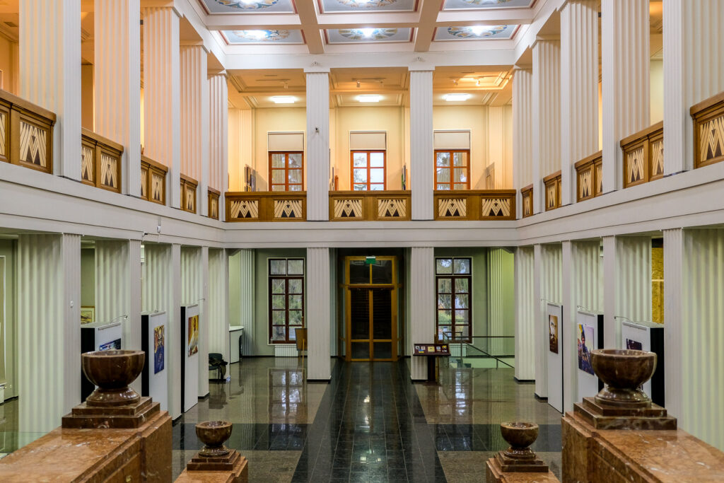 сучасний інтер'єр музея шевченка в каневі