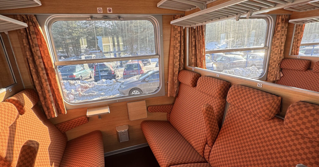 Вагон-ресторан WARS з автентичним дизайном та сервіруванням традиційних страв