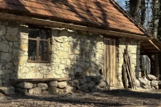 У львівському скансені відновили унікальну столітню гончарню