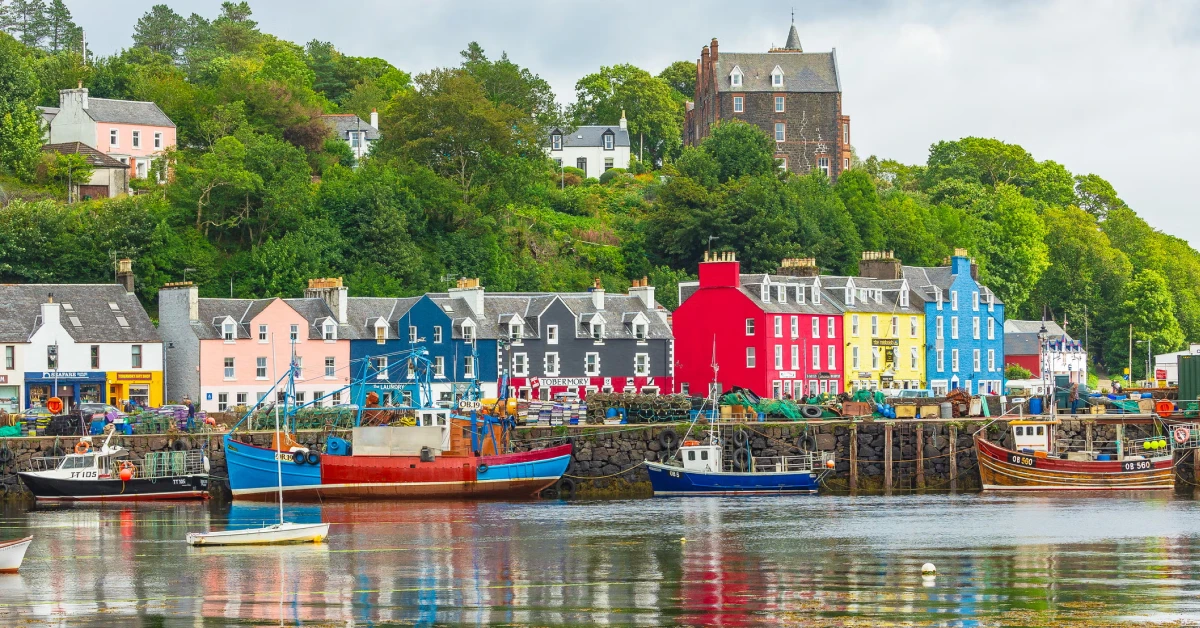 Кольорові будинки набережної Тоберморі на острові Малл