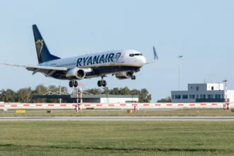 Літак Ryanair готується до зльоту в аеропорту Гданська