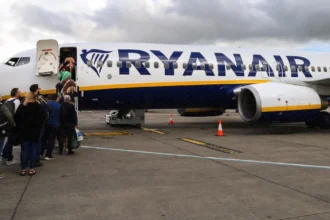 П’яний пасажир Ryanair зірвав посадку: йому загрожує до 10 місяців тюрми