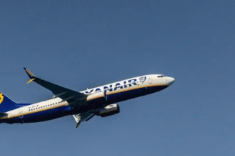 Літак Ryanair готується до зльоту — літній розпродаж квитків 2026