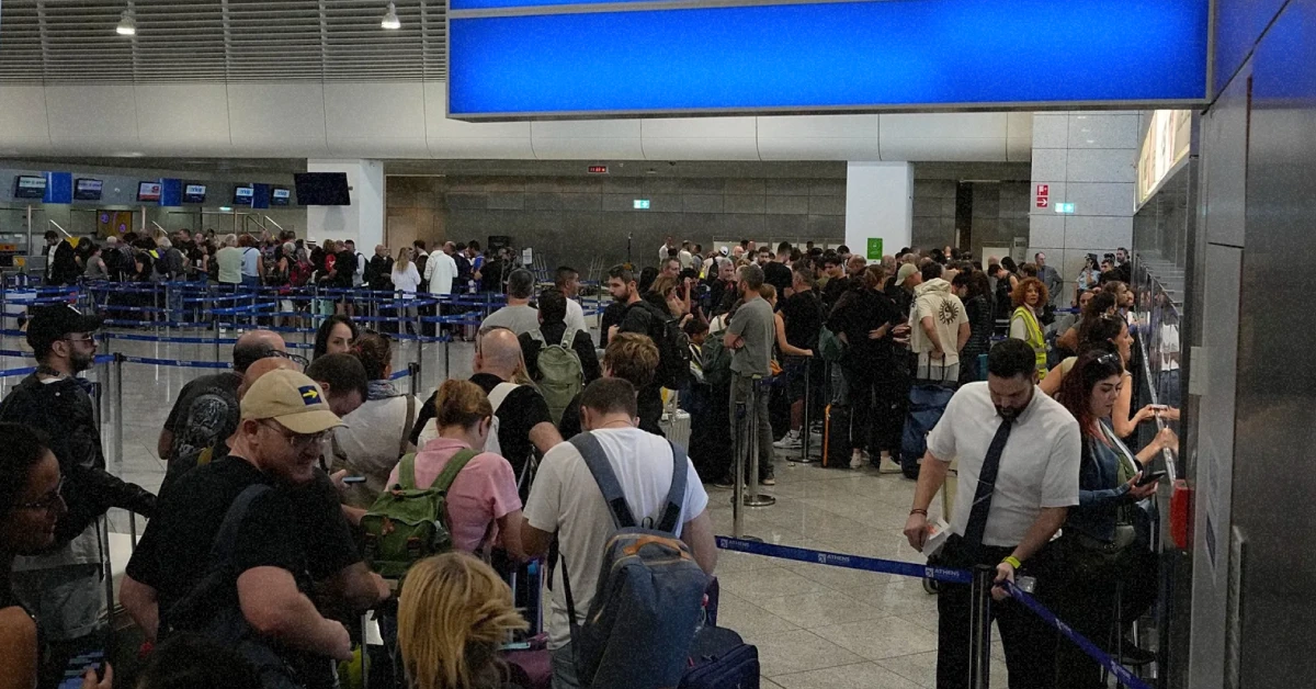 Величезні черги пасажирів на паспортному контролі в європейському аеропорту