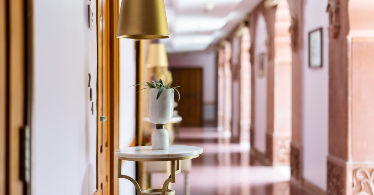 Інтер'єр розкішного готелю Marriott з дизайнерськими меблями та елементами декору