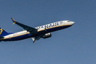 Літак Ryanair готується до зльоту — літній розпродаж квитків 2026