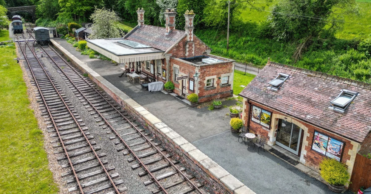 відновлена залізнична станція Rowden Mill Station