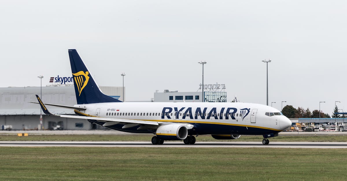 Літак Ryanair в аеропорту Варшави, демонструючи розширення польотної програми