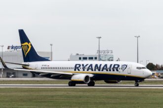 Літак Ryanair в аеропорту Берлін-Бранденбург