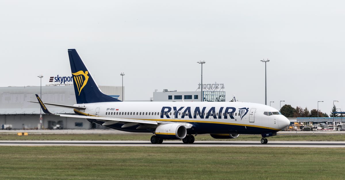 Літак Ryanair в аеропорту Берлін-Бранденбург