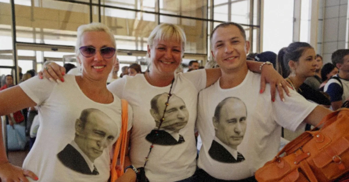 російські туристи в аеропорту