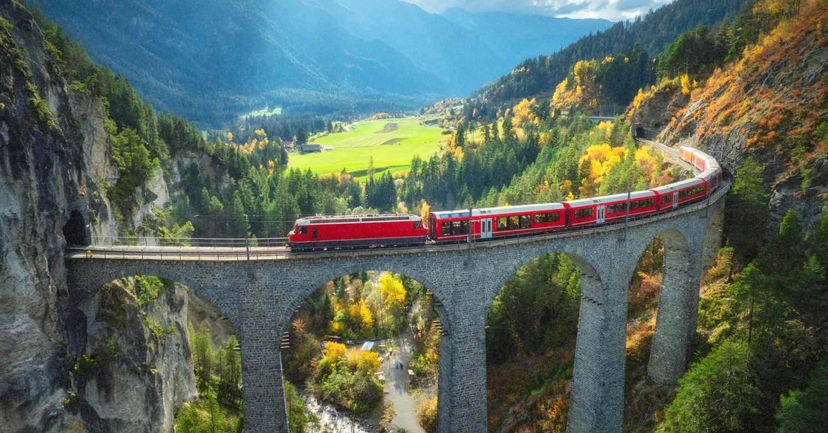 Bernina Express в добірці ннайбільш мальовничних залізничних маршрутів європи