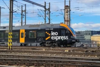 потяг leoexpress на маршруті з варшави до кракова