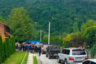 У Яремче джипери намагалися заблокувати роботу інспекторів екоконтролю