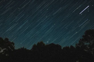 Зорепад Персеїди 2026: коли пік, де дивитися в Україні та як знайти найтемніші місця без світлового забруднення. Практичні поради для нічного полювання на метеори